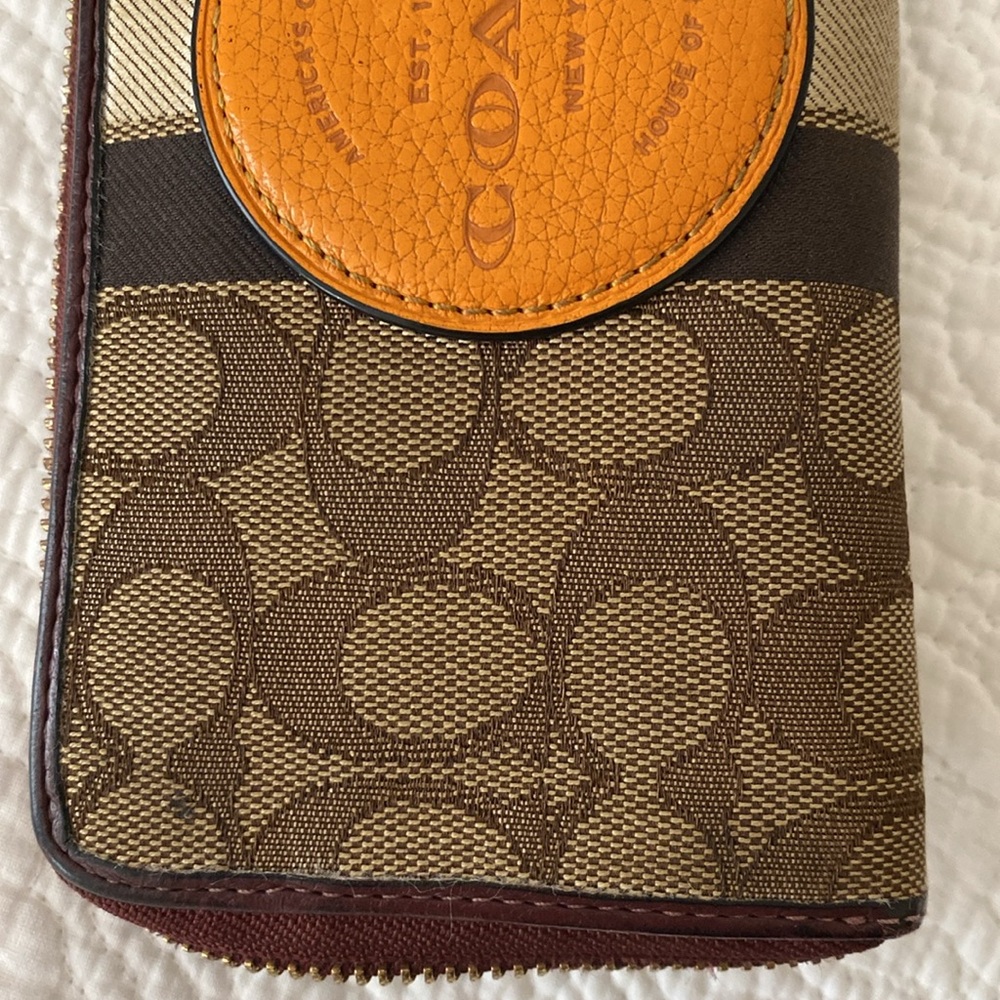 Coach Signature Jacquard With Stripe Accordion Zip Wallet — America’s Original - Picture 15 of 17